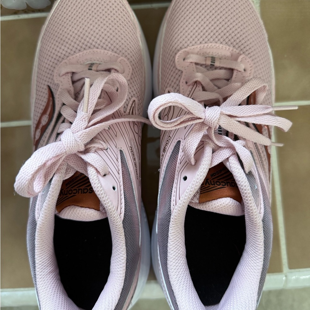 Saucony Women's Shoes in Pink and White